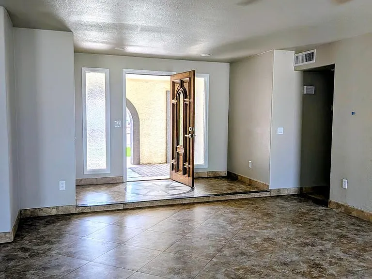 1016 W Manhatton Dr — Photo 12
