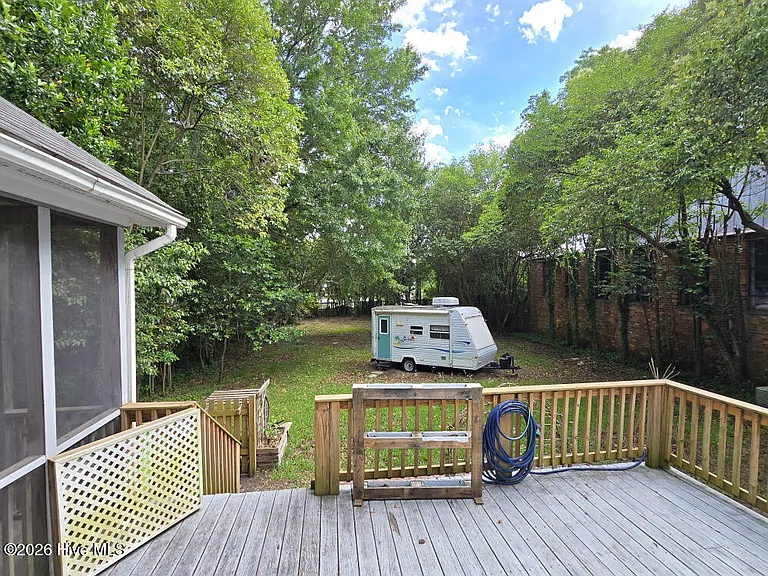 221 Pollock St — Photo 6
