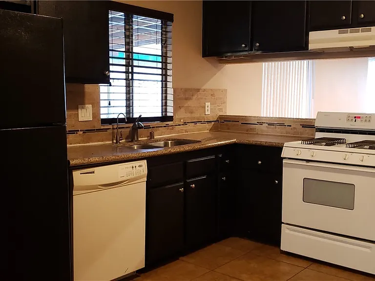 4316 Honeycomb Dr — Photo 7