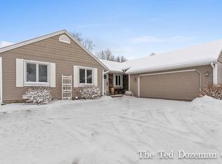 939 Pioneer Ave, Holland, MI 49423