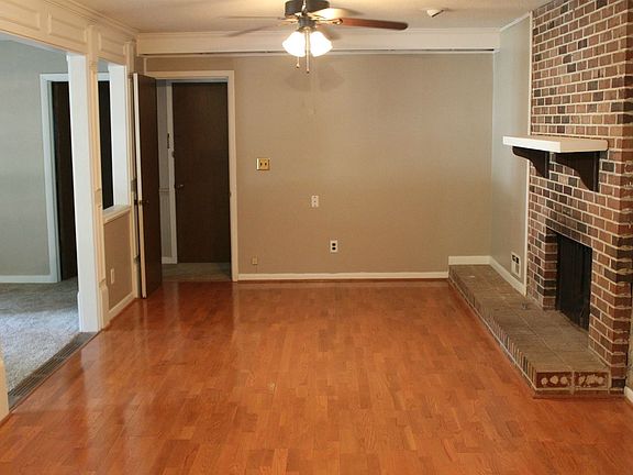 4th image of 841 Valley Creek Dr