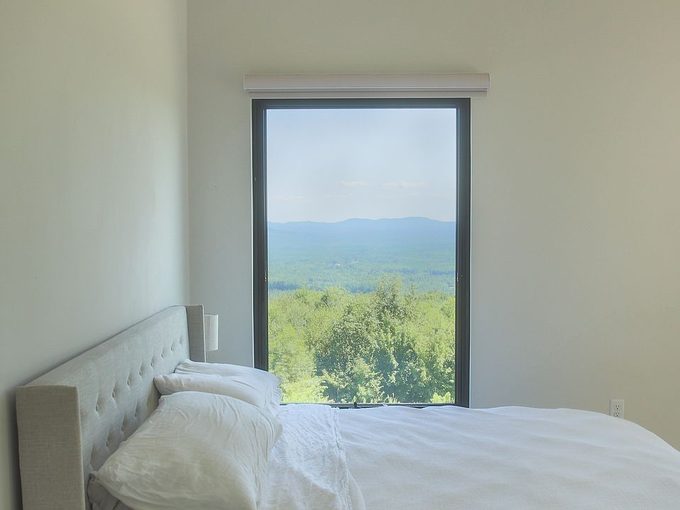 洋書 Mountain Houses A mountain dwelling in western Serbia by EXE Studio