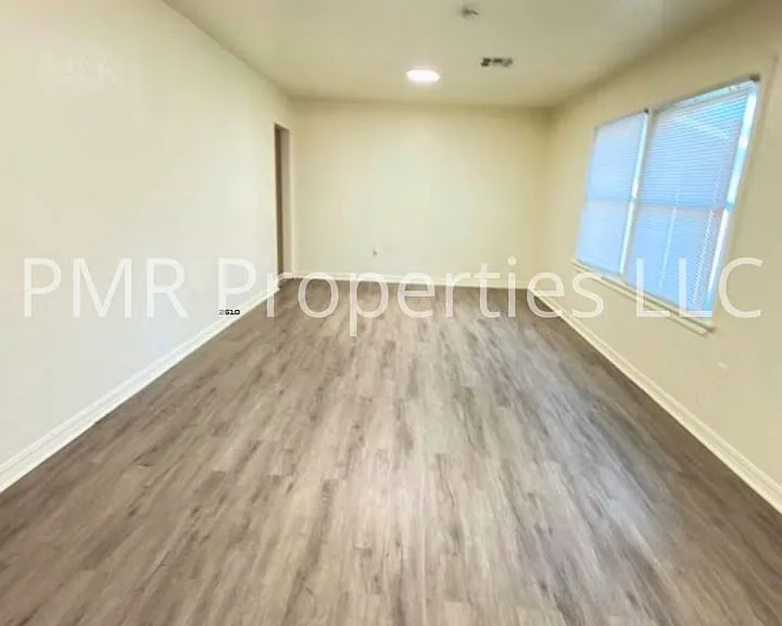 2146 NW Lincoln Ave — Photo 8