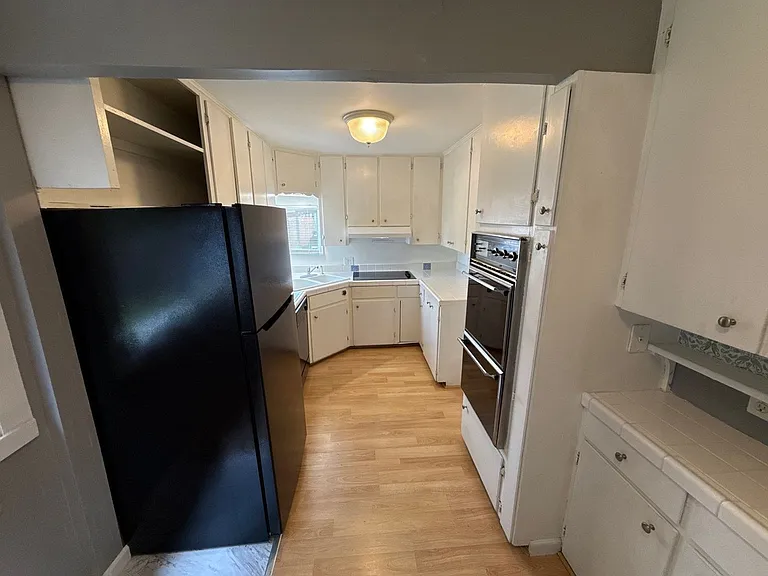 745 E St NE #A — Photo 9