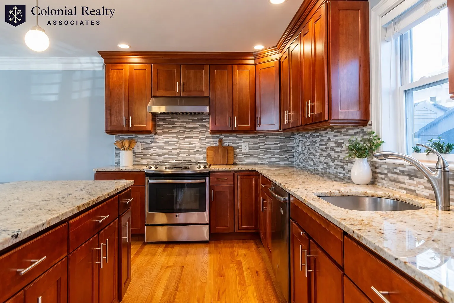 3 bed, 2.5 bath, 2800 sqft, $4,500 — Photo 3