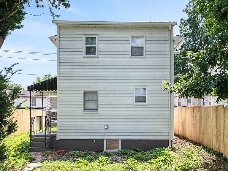 553 Highland Ave — Photo 18