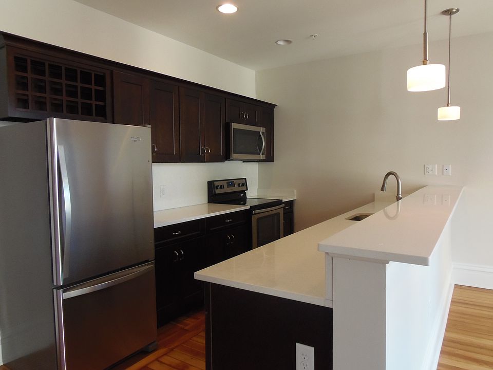 1st image of 33 2nd St Ste 3
