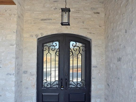 2nd image of 325 Ellebracht Dr