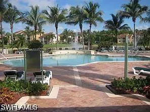 2 bed, 2.0 bath, 1042 sqft, $2,500 — Photo 2