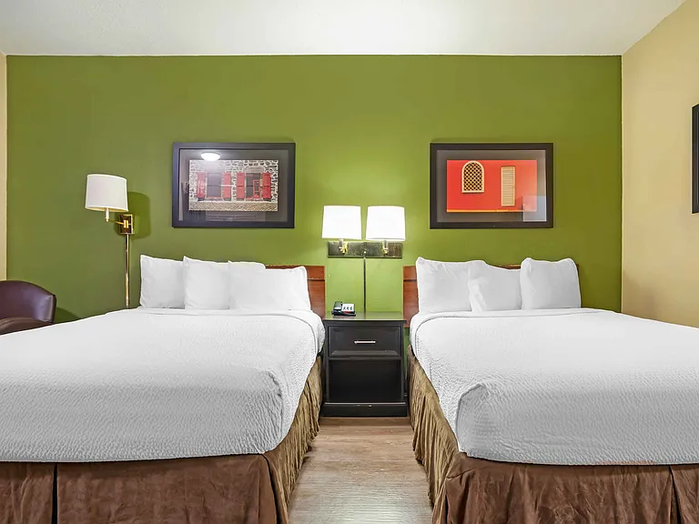 Studio Suite - 2 Full Beds