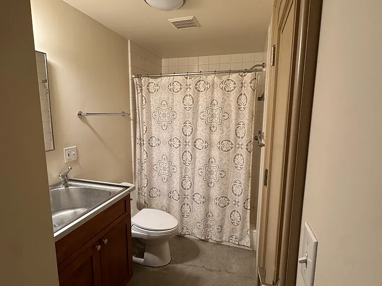 1740 Mathews Ave — Photo 33
