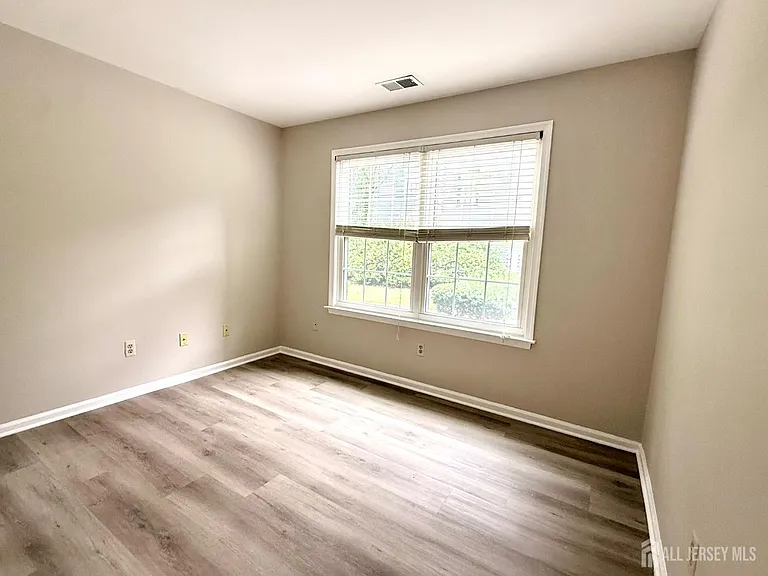 902 Woodhaven Dr — Photo 6