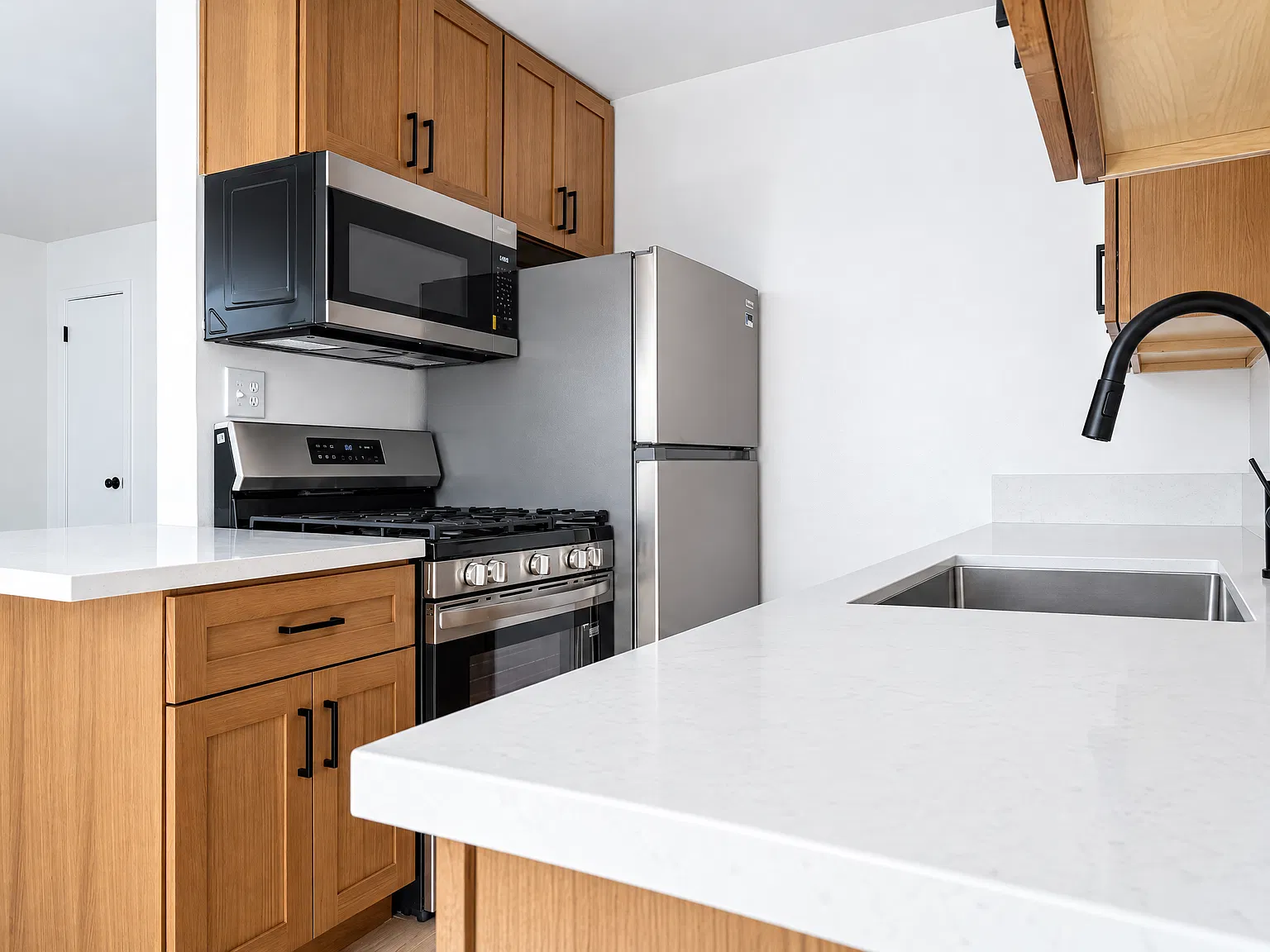 1 bed, $2,400 — Photo 2