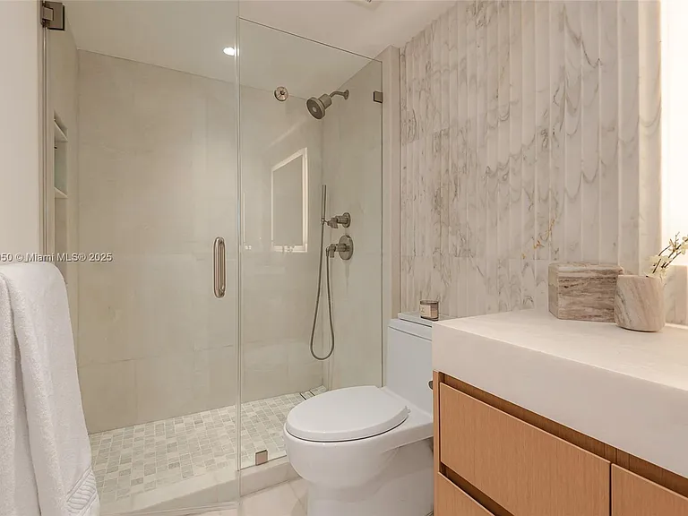 2301 Collins Ave #1527 — Photo 28
