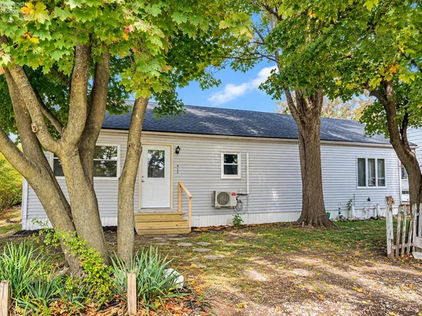 815 Edison Ln, Port Clinton, OH 43452