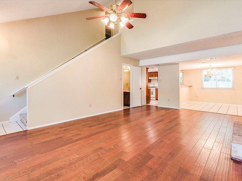 1st image of 9711 Meadowheath Dr