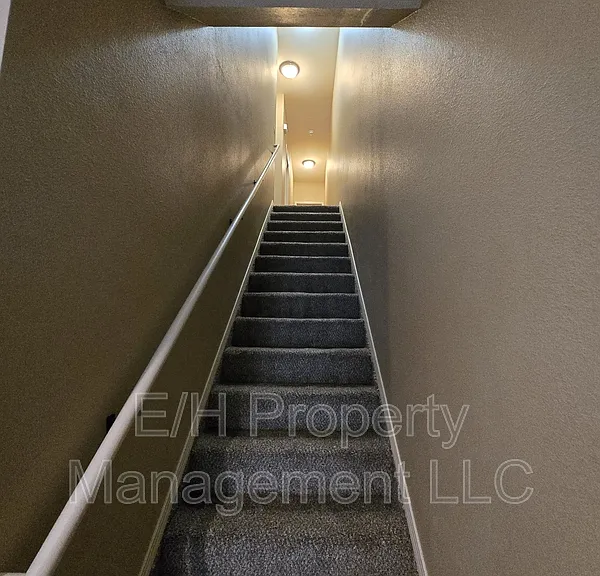 2146 N Woodlawn Blvd — Photo 18