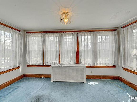 5th image of 527 Brandon Place
