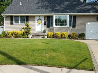 24 Colorado Ct, Syosset, NY 11791