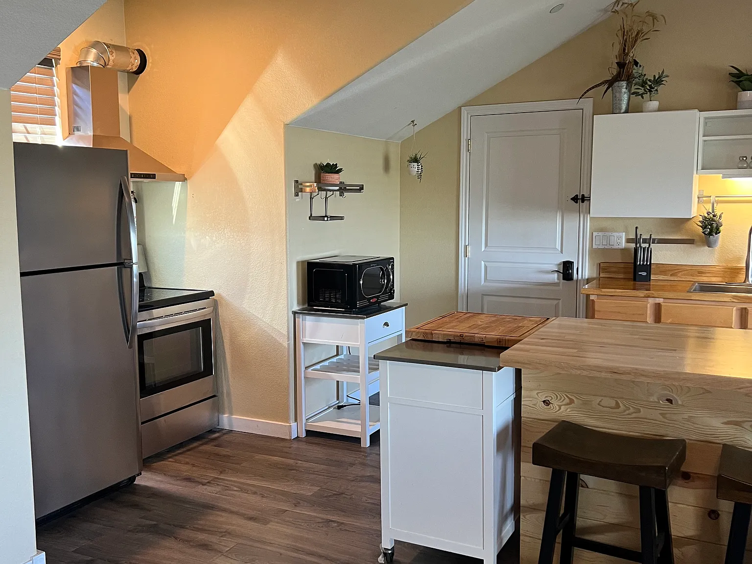 1 bed, 900 sqft, $1,850 — Photo 2