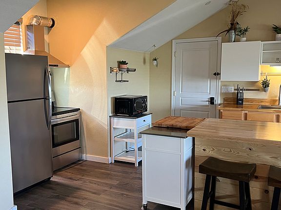 2nd image of 15074 Lindark St