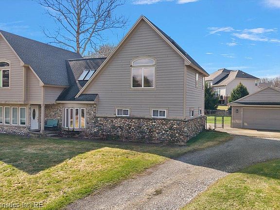 5th image of 5863 Clarkston Rd
