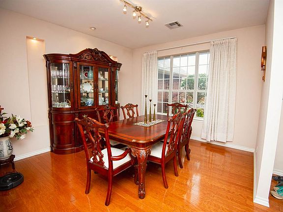 2nd image of 2114 Celia St