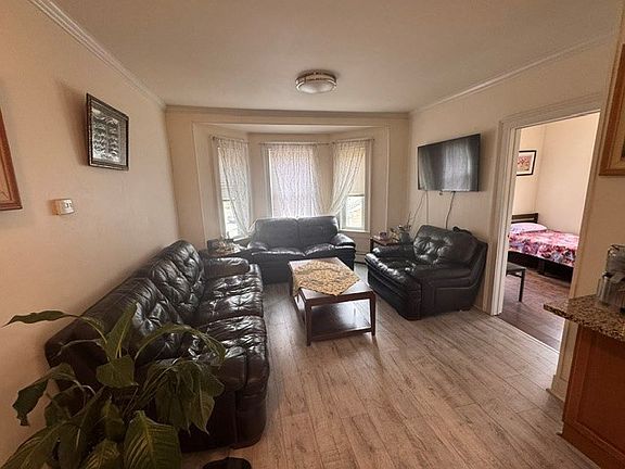 2nd image of 1081-83 Lawrence St #2