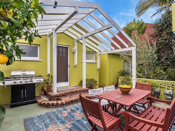 5th image of 702 Angelus Pl
