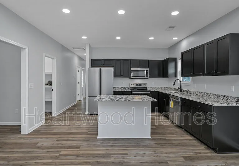 32 Roberson St — Photo 8