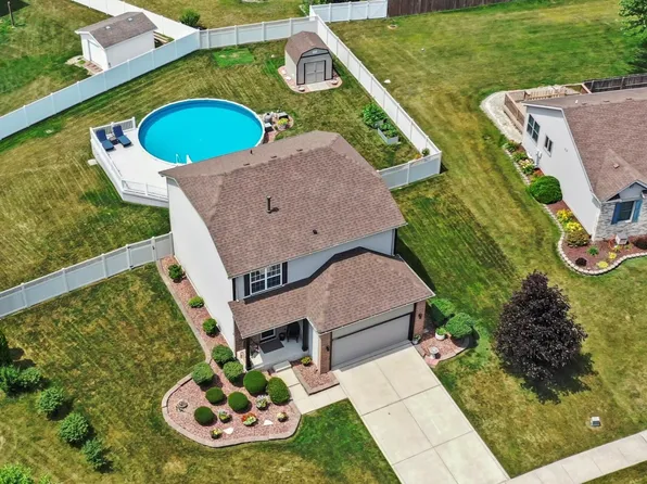 8810 Buckridge Ct, Cedar Lake, IN 46303