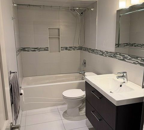 4th image of 32 College View Ave #4