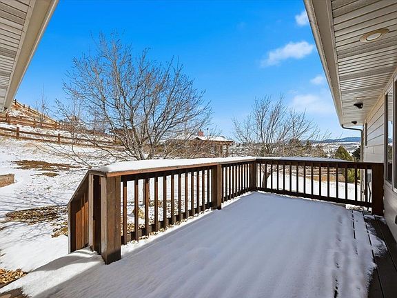 5th image of 704 Pro Rodeo Dr