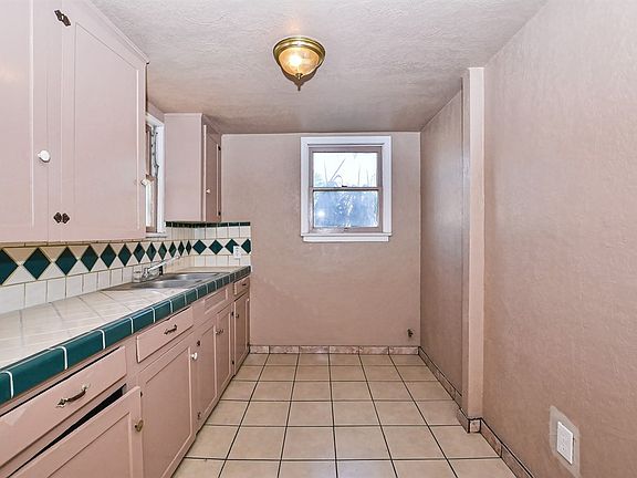 3rd image of 8788 Palmetto Ave