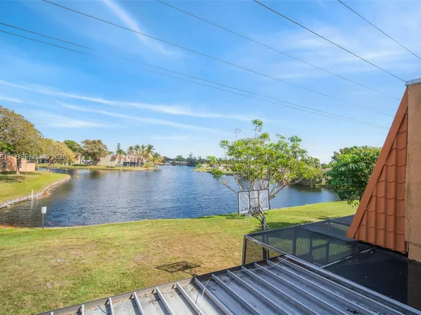 1451 NW 92nd Ave, Pembroke Pines, FL 33024