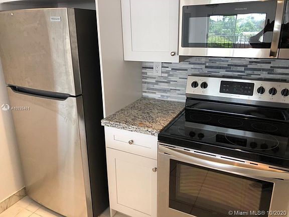 3rd image of 555 NE 123rd St APT 409