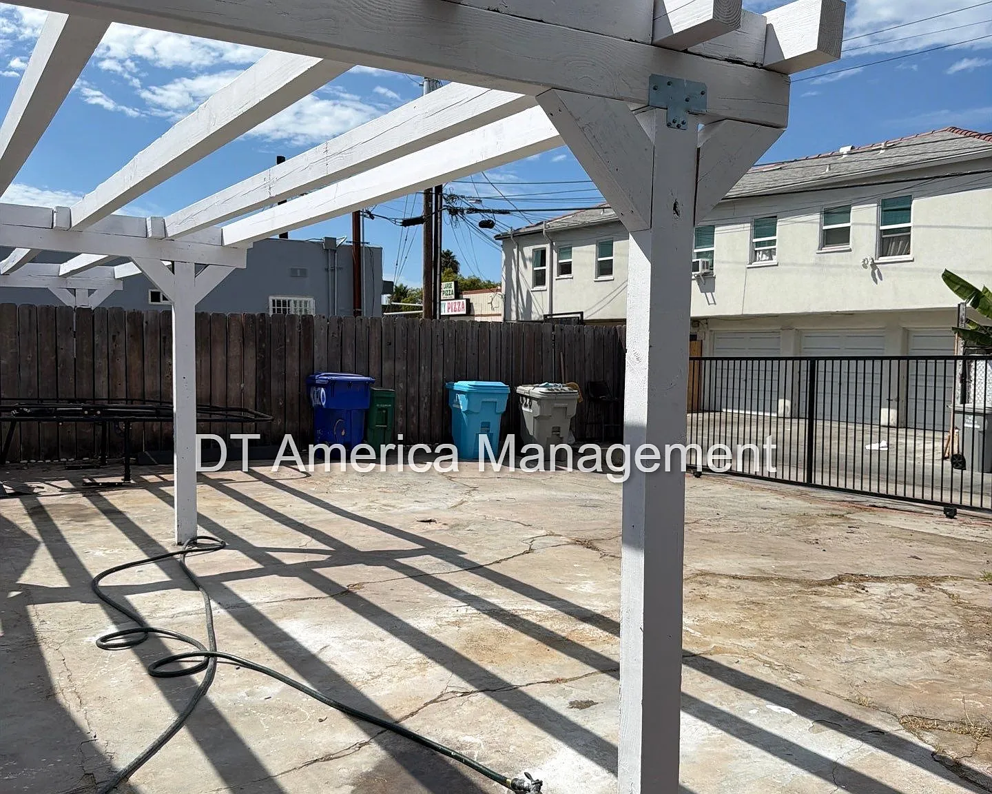 3 bed, 900 sqft, $3,000 — Photo 2