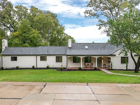 2nd image of 674 Garden Rd