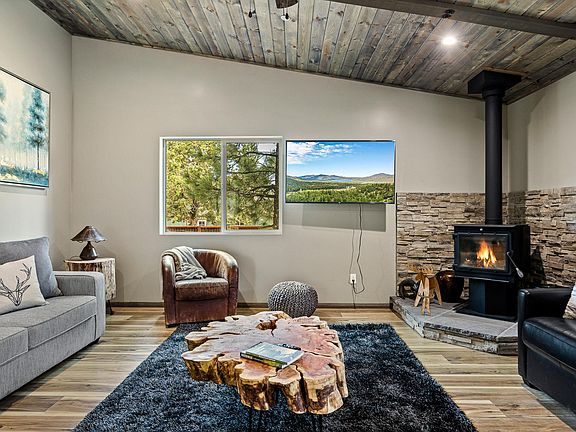 2nd image of 1041 Pinon Ln