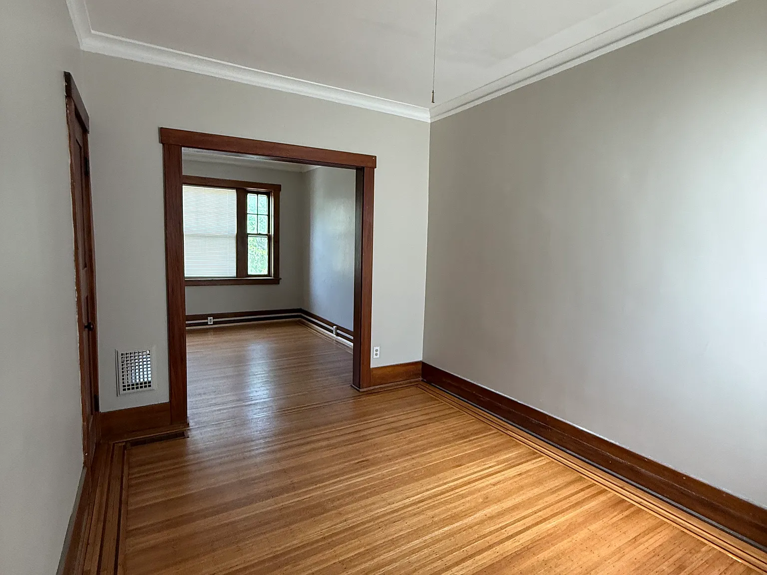 1 bed, 1000 sqft, $1,100 — Photo 4