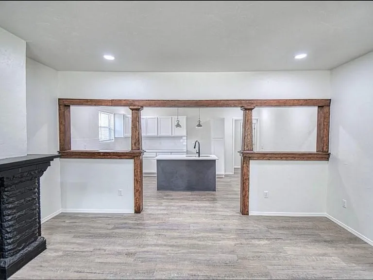 1833 NW 11th St — Photo 5