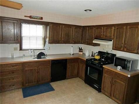 5th image of 9101 W 92nd St