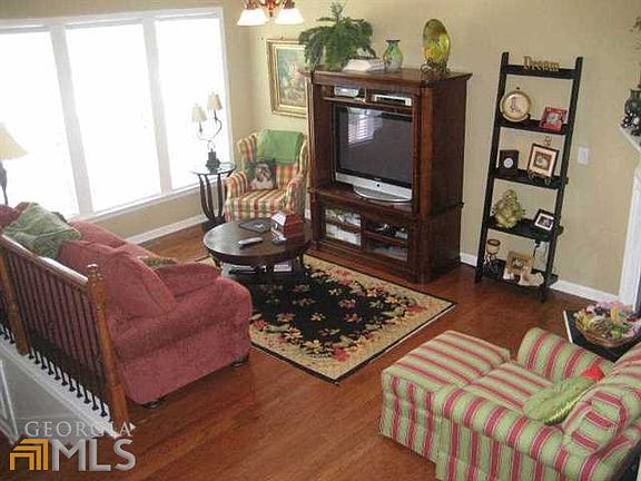4th image of 200 Balaban Cir