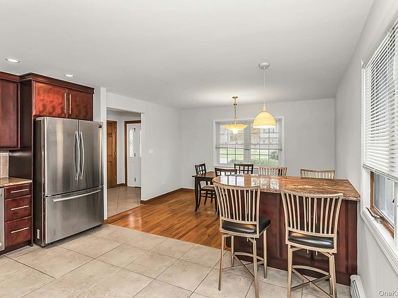 3rd image of 33 Primrose Lane