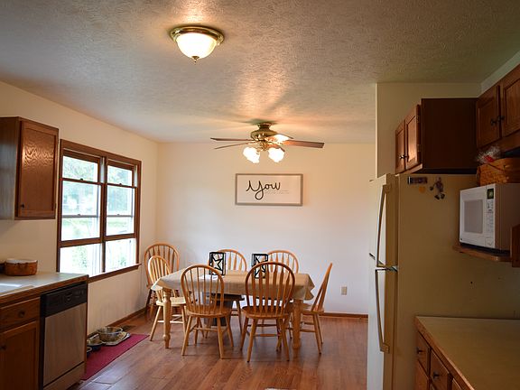 4th image of 55 Edwards Dr
