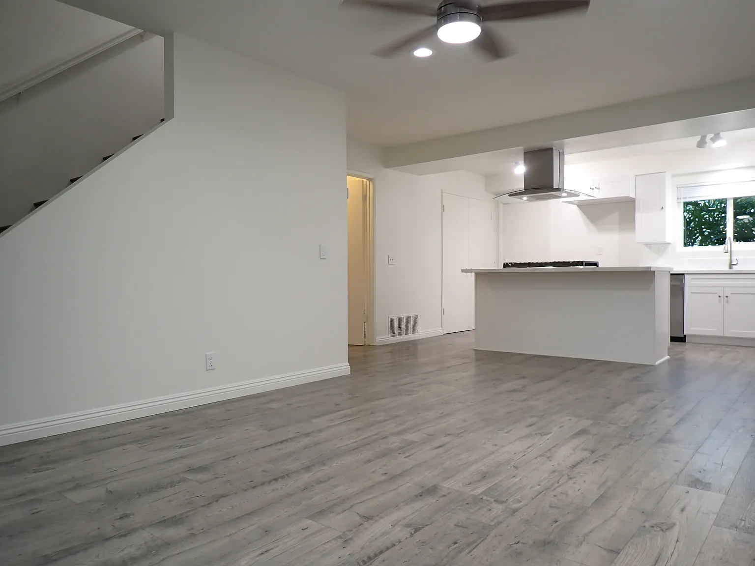 5 bed, 2147 sqft, $5,450 — Photo 4