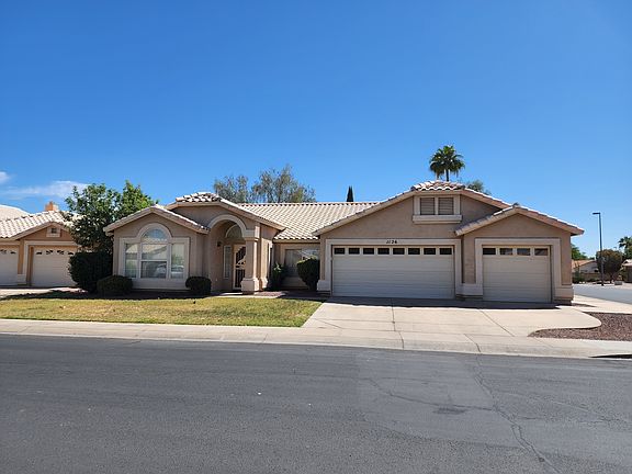2nd image of 1126 W Grand Caymen Dr