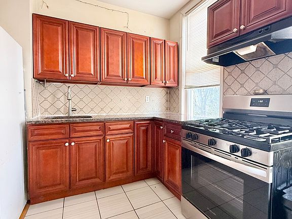 5th image of 8832 75th St