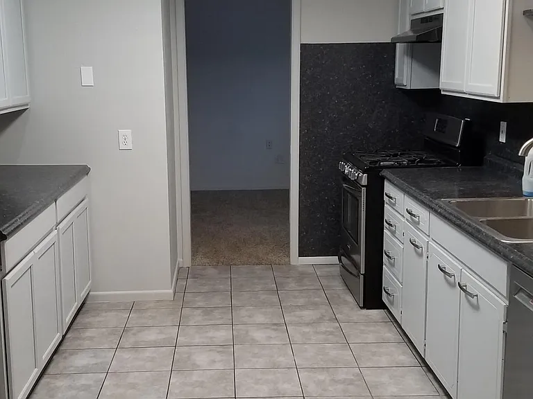 605 Bennett Blvd — Photo 4