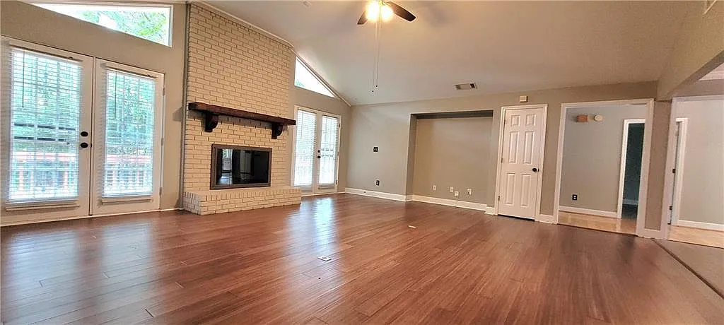 3 bed, 1807 sqft, $2,850 — Photo 2